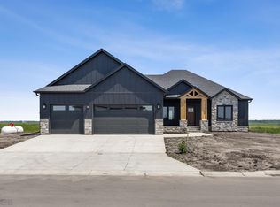 525 Prairie Pkwy, Kindred, ND 58051
