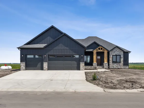 525 Prairie Pkwy, Kindred, ND 58051