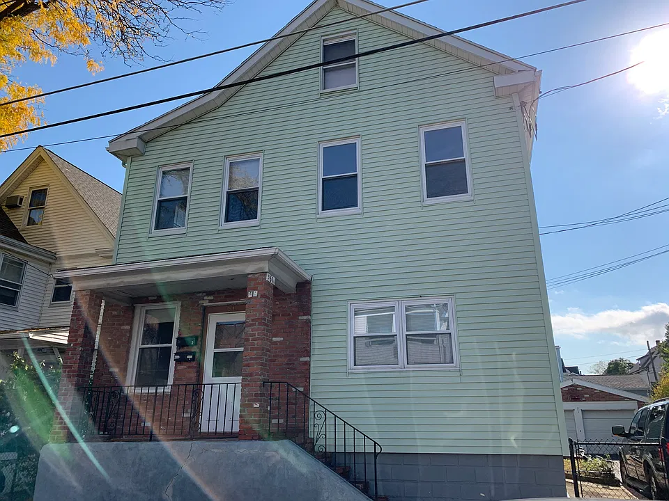 61 Essex St #2