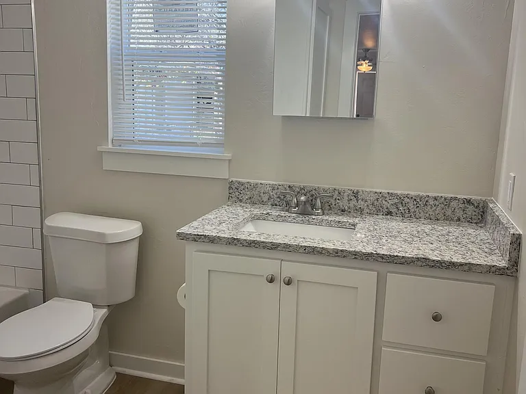 221 W Himes St — Photo 8