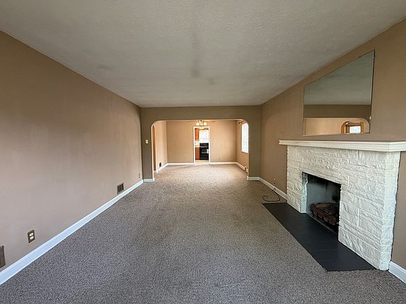 4th image of 2702 Grandview Ave