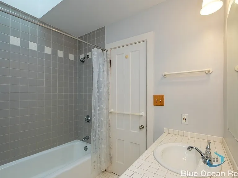 235 Beacon St #10 — Photo 10
