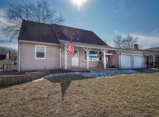 1811 Sutton Ln, Schaumburg, IL 60194