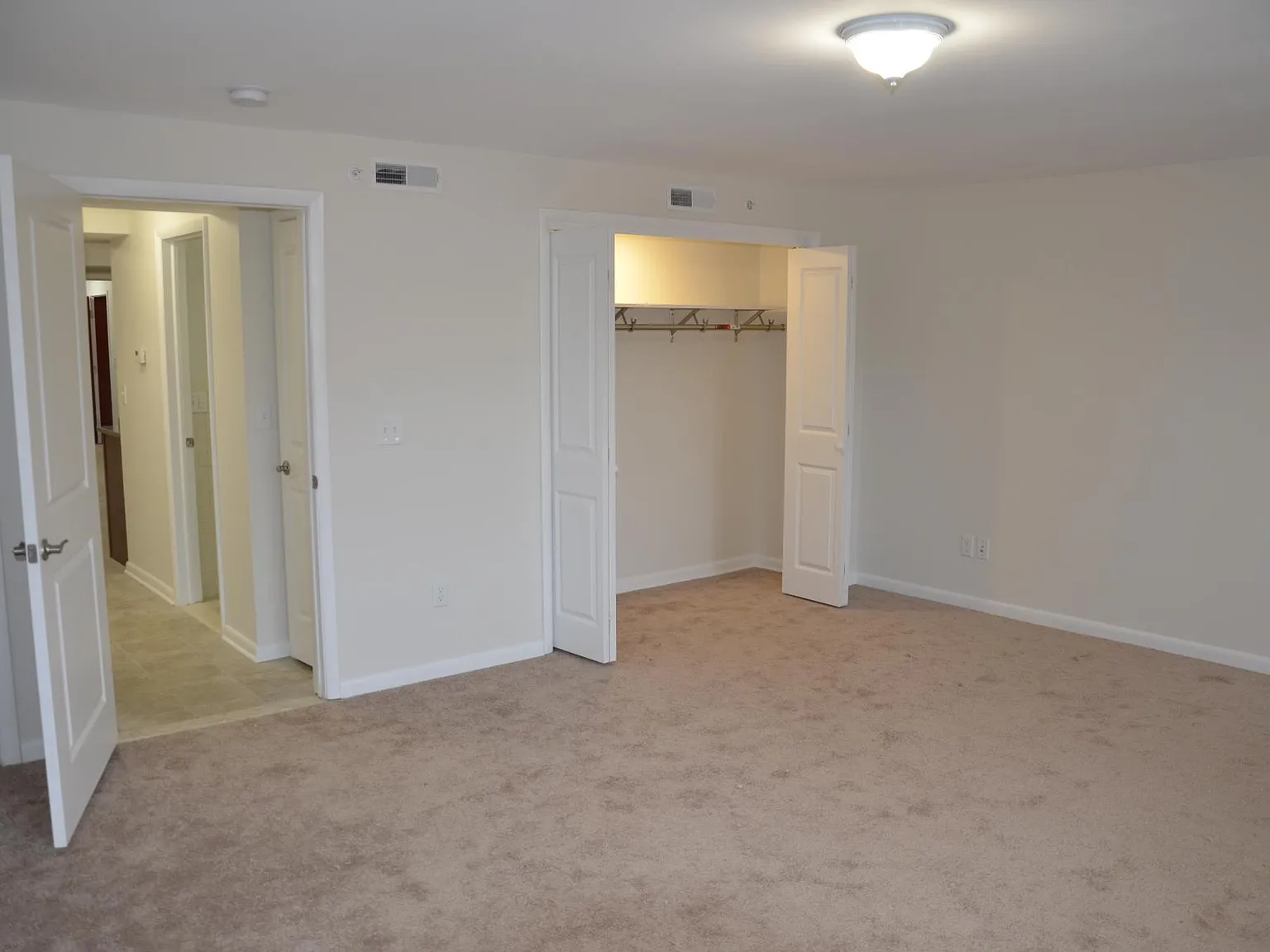 1 bed, 689 sqft, $1,100 — Photo 3