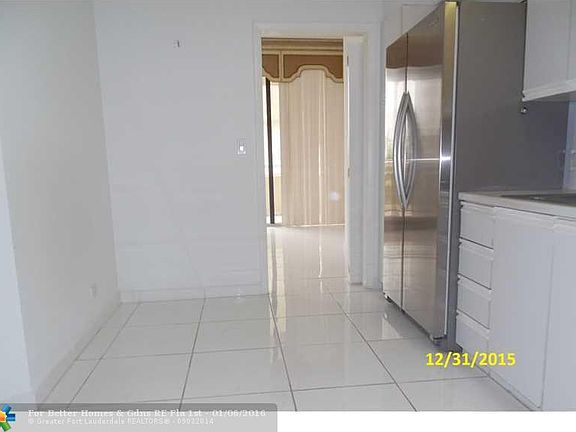 5th image of 20191 E Country Club Dr APT 306
