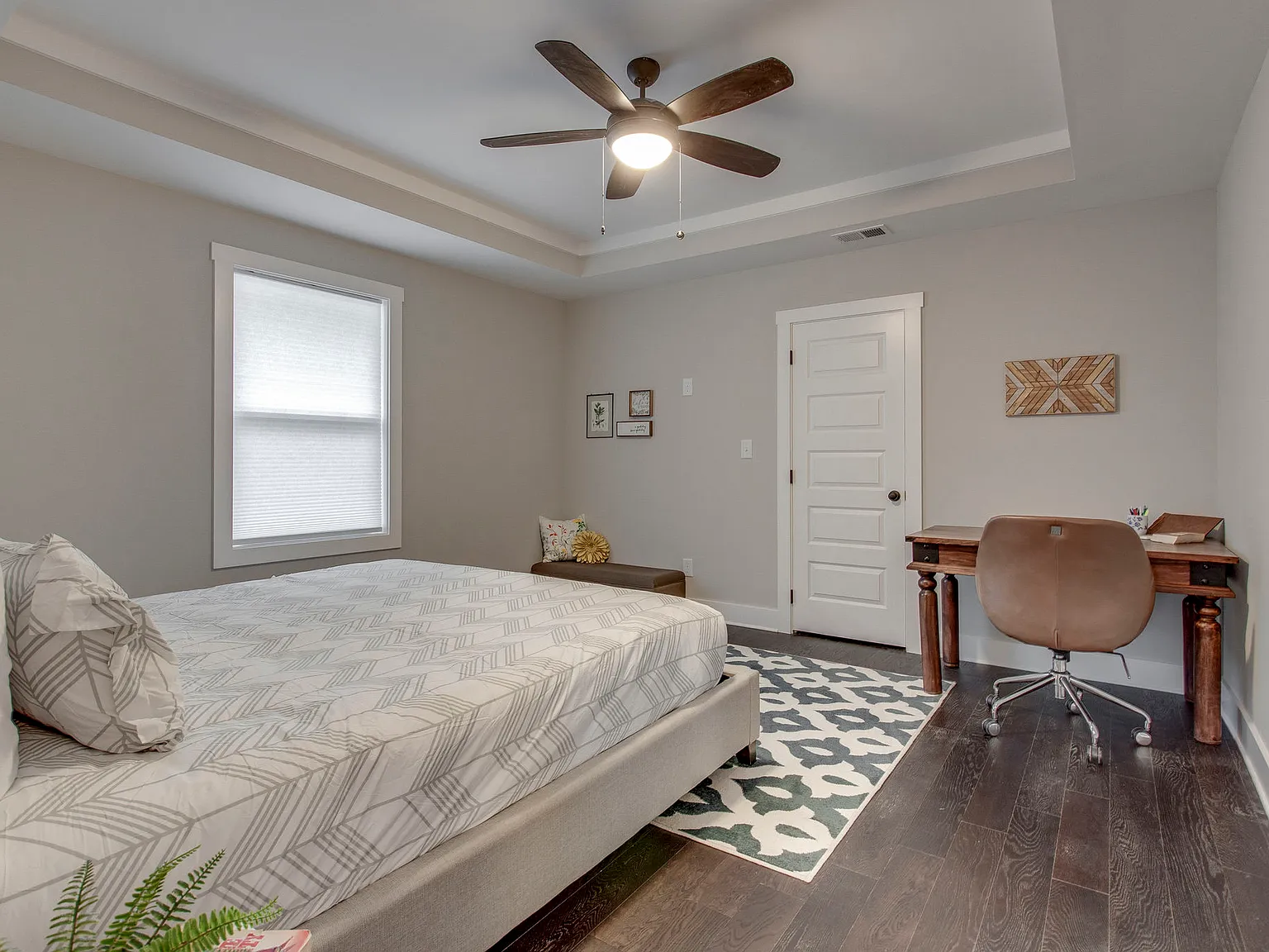 3 bed, 1610 sqft, $2,550 — Photo 3