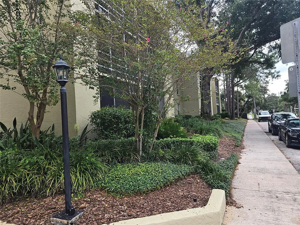 2 bed, 2.0 bath, 875 sqft, $2,200 — Photo 2