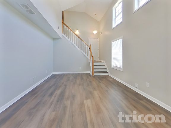 3rd image of 1053 Abercorn Way