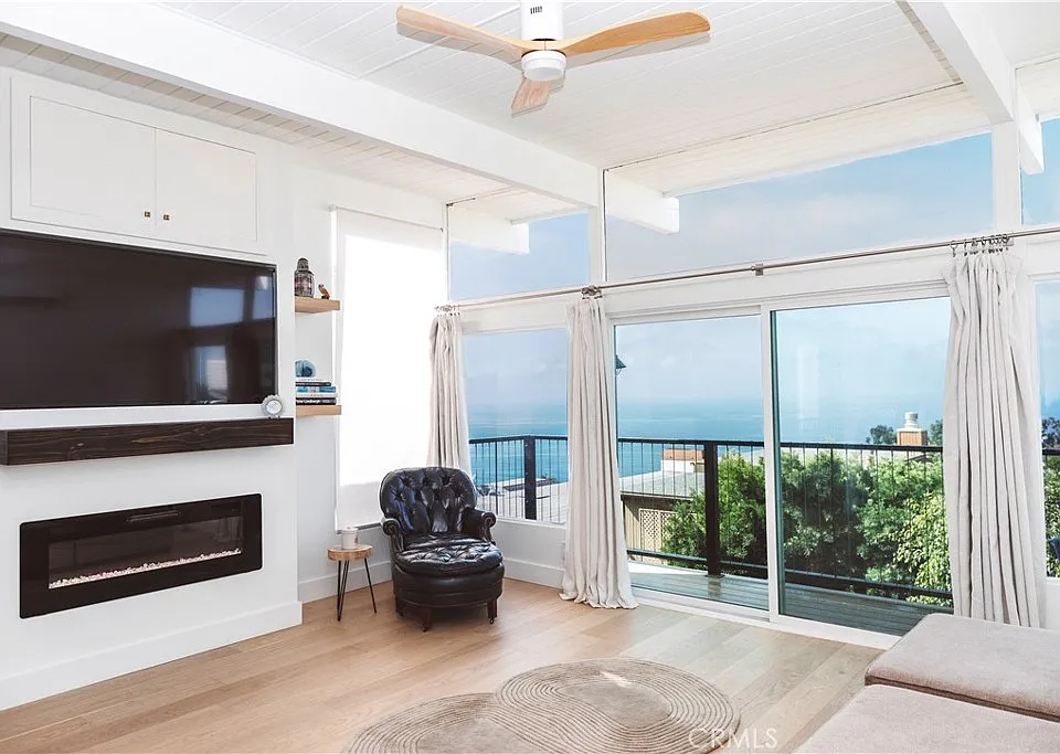 989 La Mirada St