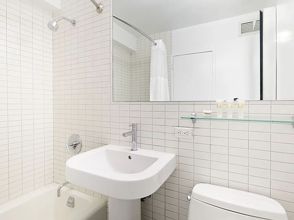 5th image of 222 E 39th St APT 22B