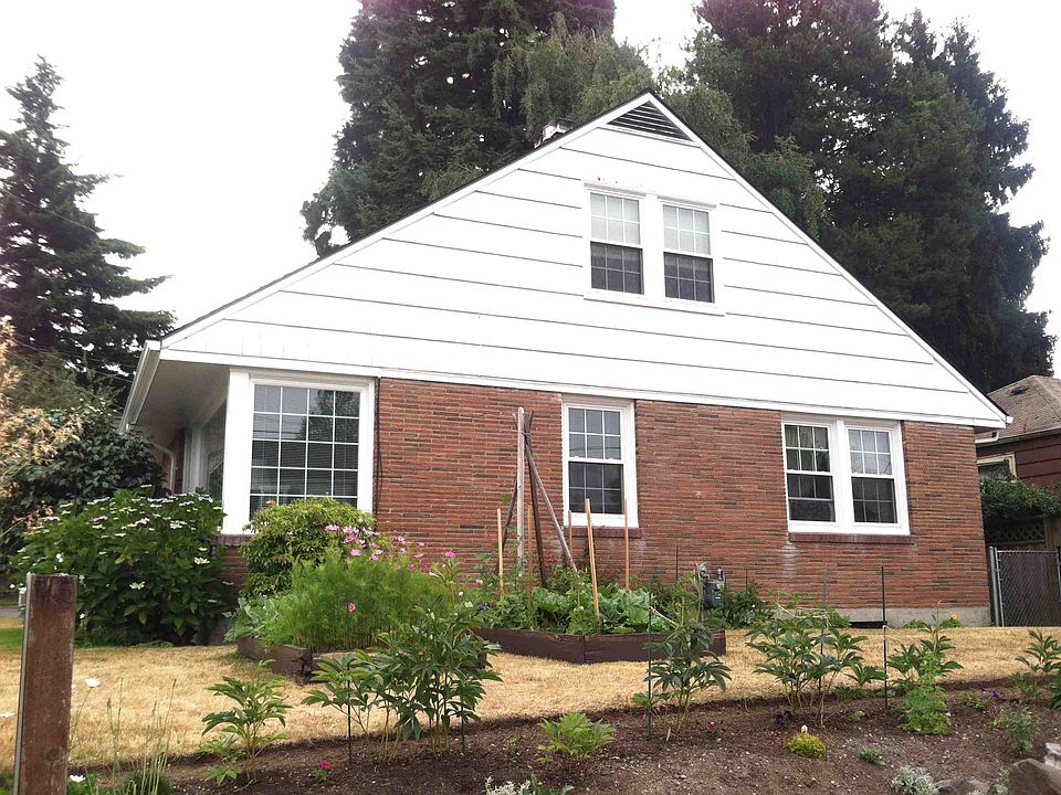 2nd image of 707 NE 97th St
