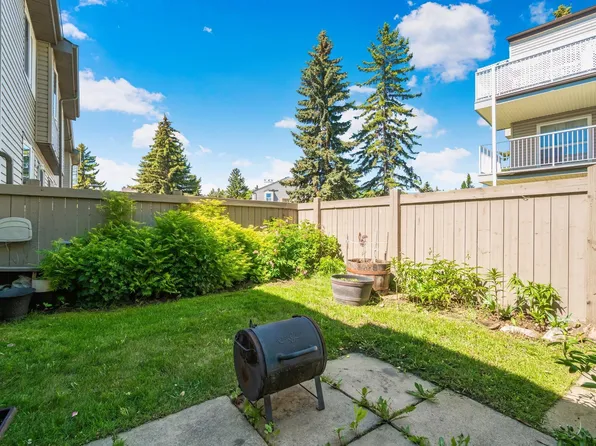 41 Akinsdale Gdns, Saint Albert, AB T8N 2W8