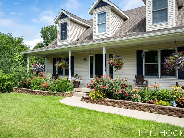 10610 Stirrup Dr SE, Caledonia, MI 49316