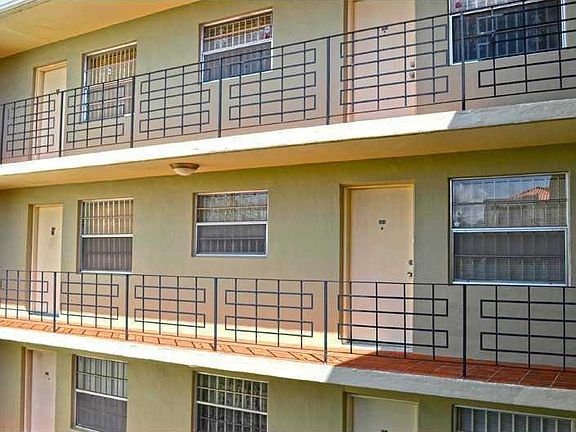 5th image of 820 Salzedo St APT 302