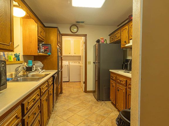 3rd image of 2220 Selma Dr