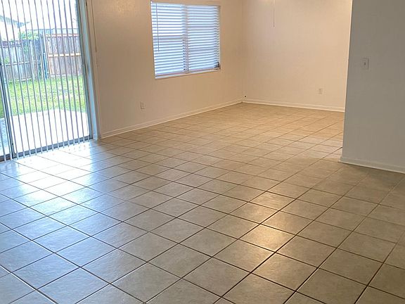 4th image of 980 E Richland Ave