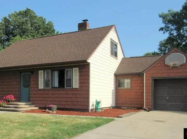535 E 11th St, Gibbon, MN 55335