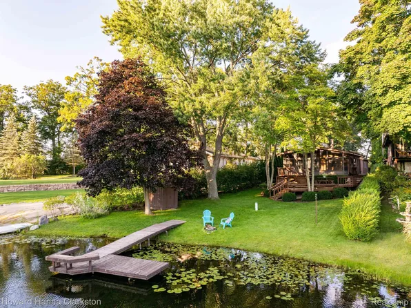 8729 Sherwood Dr, Davisburg, MI 48350