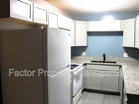 4th image of 418 Allan Ave Unit 4