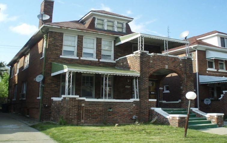 2nd image of 3224 Pasadena St