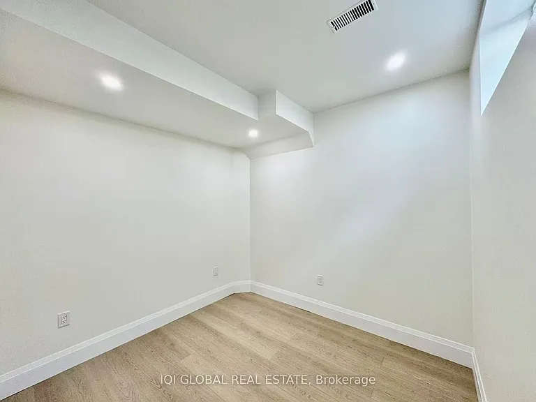 57 Threadneedle Cres — Photo 21