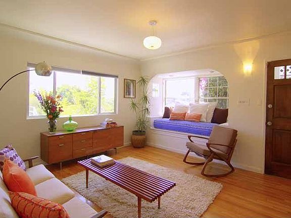 3rd image of 1621 McCollum Pl