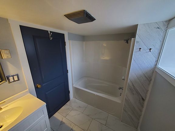 3rd image of 2836B 10th Ave