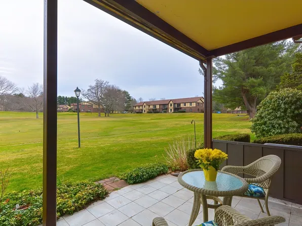 34 Rainbow Pond Dr APT D1, Walpole, MA 02081