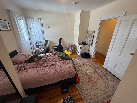 5th image of 384 Washington St #4