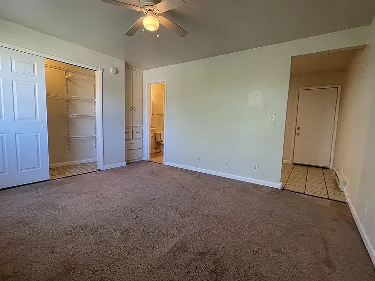 316 E College St #14 — Photo 3