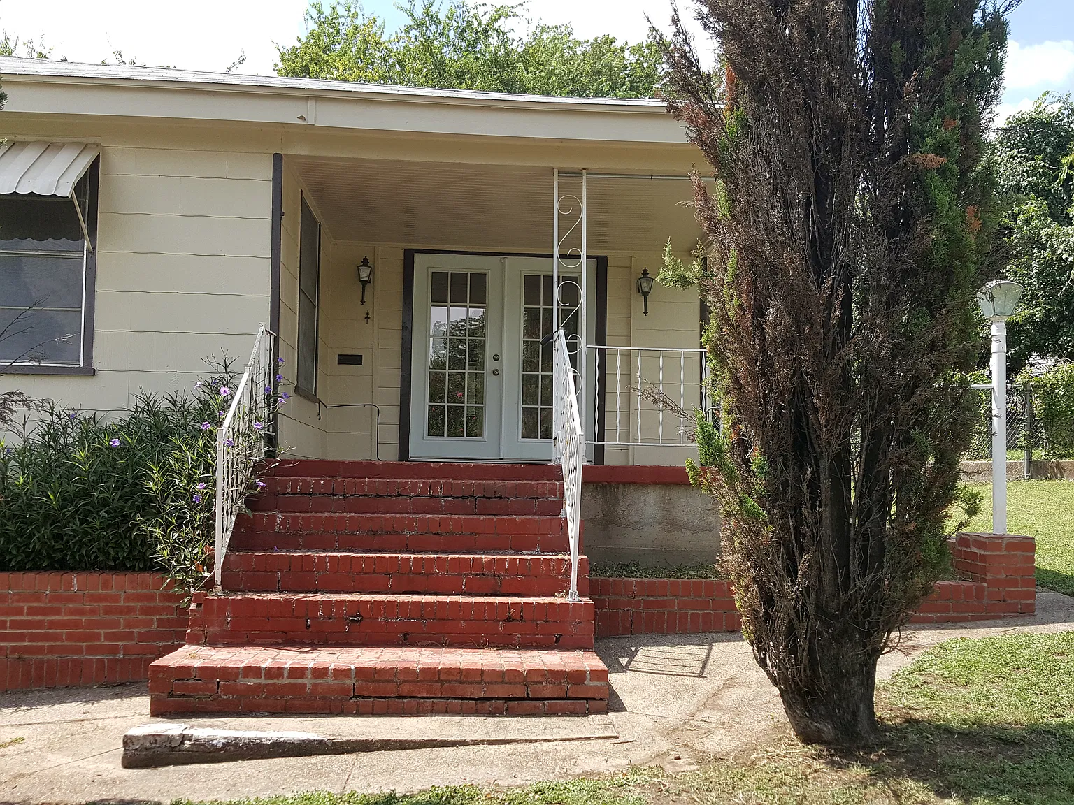 2 bed, 870 sqft, $1,350 — Photo 2