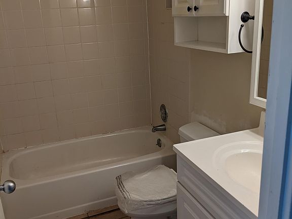 2nd image of 566 Belmawr Pl