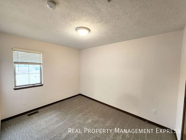 9436 W Dolores Dr — Photo 6