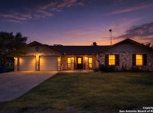 909 Voges, Poth, TX 78147