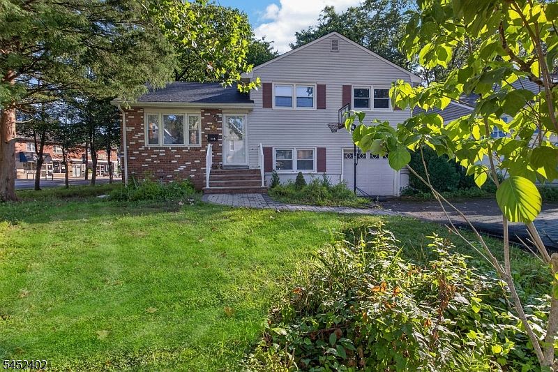 1st image of 305 William St