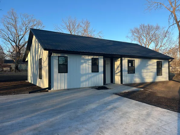 123 W Cofield Street, Aurora, MO 65605