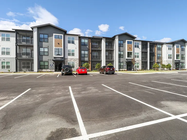 The Liliana Apartment Homes — Photo 45