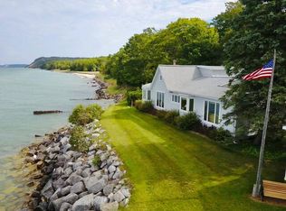 17696 S Ridgewood Dr, Arcadia, MI 49613