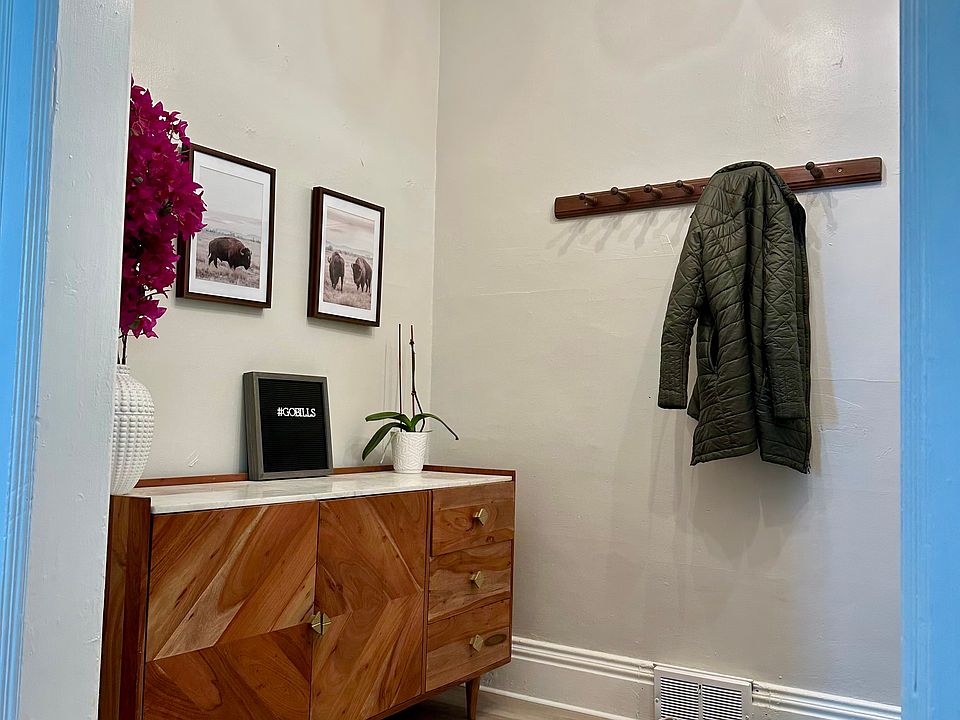 1st image of 294 Parkdale Ave #1