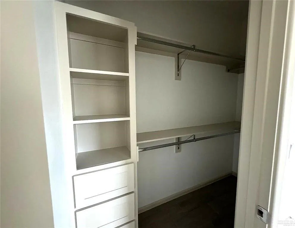 2 bed, 2.0 bath, 900 sqft, $1,060 — Photo 4