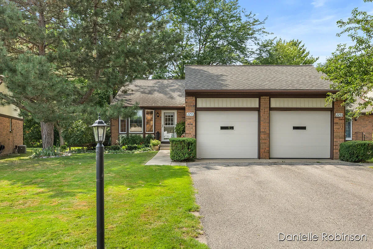 2255 Radcliff Cir SE #72 photo 1