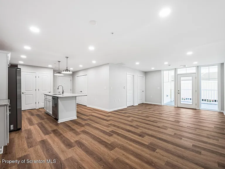 25-36 Zackery Way — Photo 14