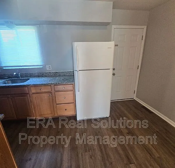 1706 Carstare Dr — Photo 9