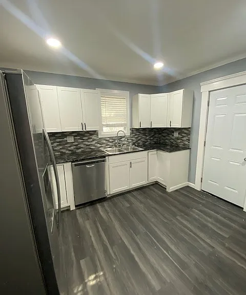 220 Bassett St #11 — Photo 16