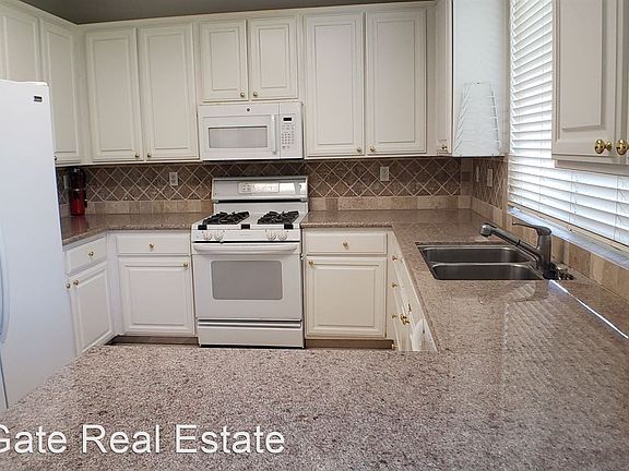 5th image of 2378 Woodhill Dr