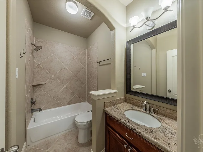 32611 Waltham Xing — Photo 28