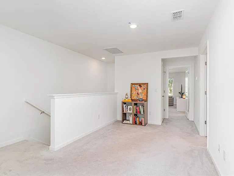 710 NW 126th Ter — Photo 17