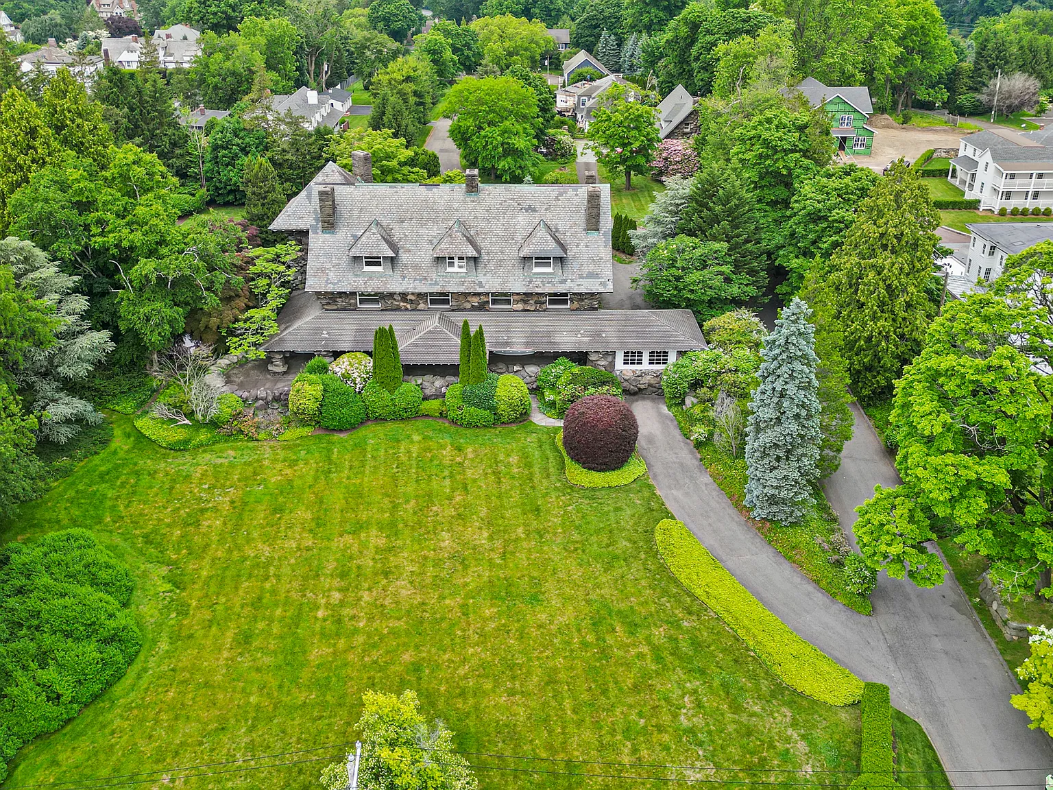 8 bed, 9300 sqft, $24,000 — Photo 3