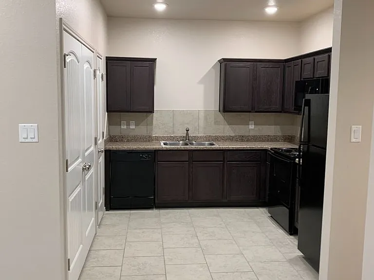 2432 FM 1113 — Photo 7
