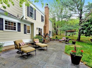 1002 Riva Ridge Dr, Great Falls, VA 22066